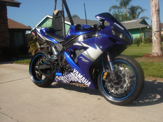 2005 Yamaha R1 - 2006 - R1 - OPP Staff