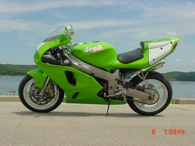 Wilbur's Kawi - 1996 - ZX7R - OPP Staff